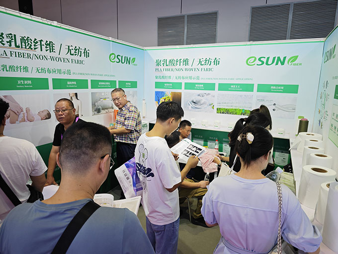 蘇州易生展位人潮攢動(dòng)，聚乳酸纖維展現(xiàn)活力 | 2024 秋冬紗線展